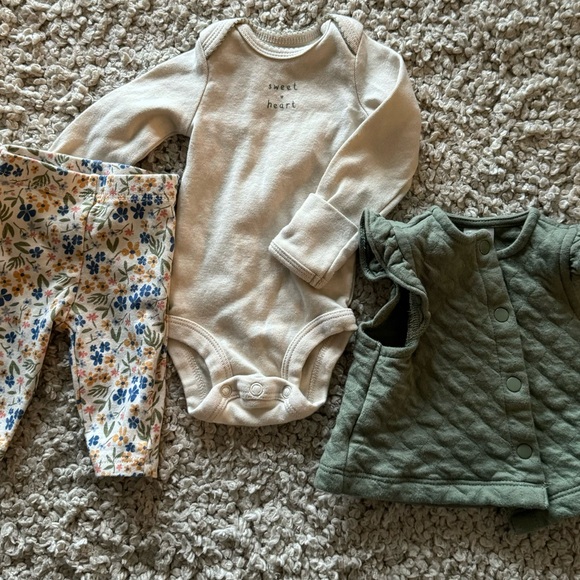 Carters NB Outfit Set Longsleeve Onesie, Pants, Vest - Picture 1 of 2